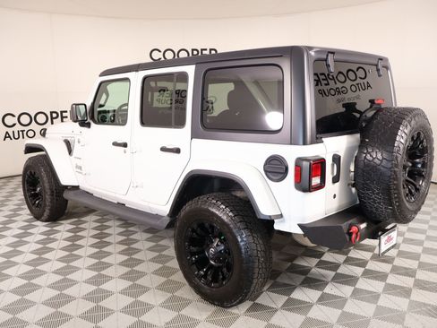 Used 2019 Jeep Wrangler Unlimited Sahara image 21