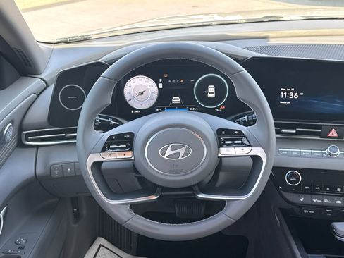 New 2025 Hyundai Elantra SEL image 23