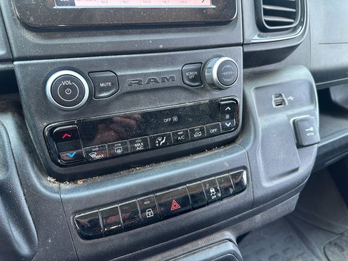 Used 2024 RAM ProMaster 2500 w/ Convenience Group image 17