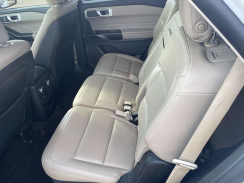 Used 2020 Ford Explorer XLT w/ Equipment Group 202A AWD/4WD image 23