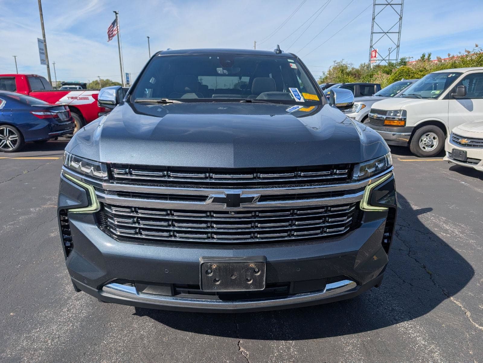 Used 2021 Chevrolet Tahoe Premier w/ Premium Package AWD/4WD image 2