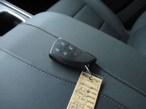 Used 2025 GMC Acadia AT4 image 33