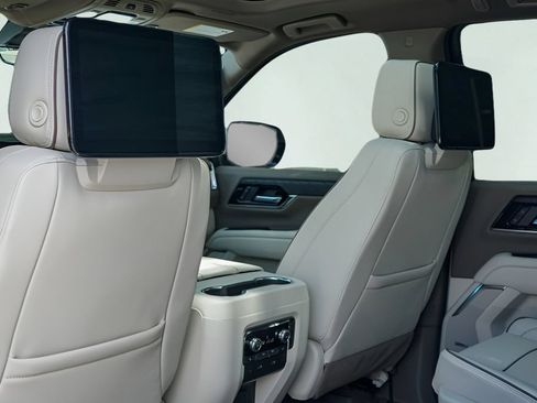New 2026 GMC Yukon XL Denali w/ Denali Reserve Package AWD/4WD image 19