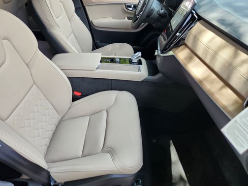 New 2025 Volvo XC90 T8 Plus w/ Protection Package Premier image 18