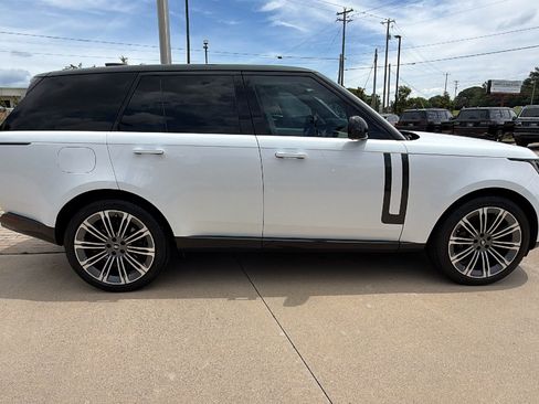Used 2025 Land Rover Range Rover SE AWD/4WD image 7