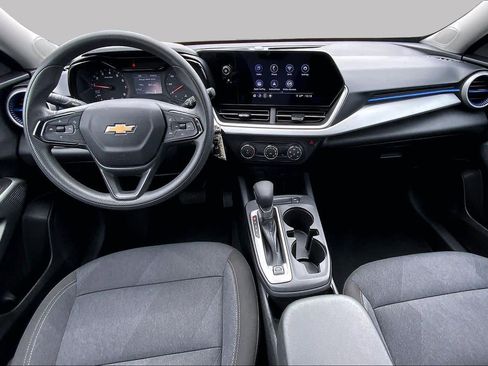 Used 2025 Chevrolet Trax LS FWD image 16