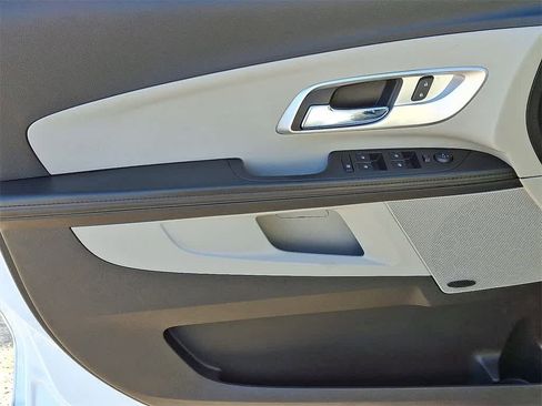 Used 2016 Chevrolet Equinox LTZ w/ Enhanced Convenience Package image 12