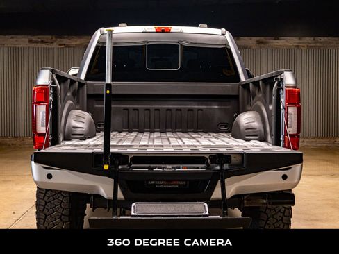 Used 2022 Ford F350 Platinum w/ FX4 Off-Road Package image 8