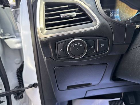 Used 2022 Ford Edge SE image 16