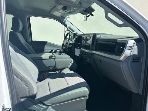 Used 2025 Ford F250 XLT image 3