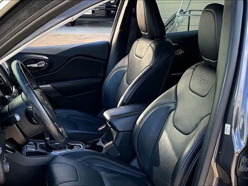 Used 2020 Jeep Cherokee Limited image 7