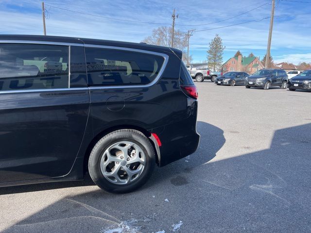 Used 2024 Chrysler Pacifica Limited FWD image 11