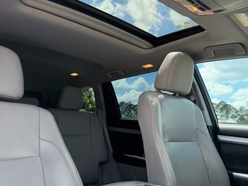 Used 2015 Toyota Highlander XLE FWD image 15