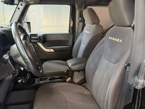 Used 2014 Jeep Wrangler Sahara w/ Connectivity Group AWD/4WD image 30