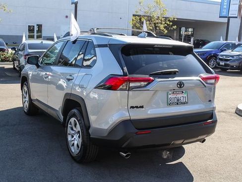 Used 2021 Toyota RAV4 LE w/ Carpet Mat Package (TMS) image 7