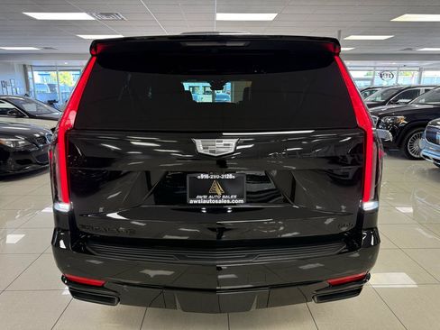 Used 2024 Cadillac Escalade ESV Sport w/ LPO, ONYX Package AWD/4WD image 5