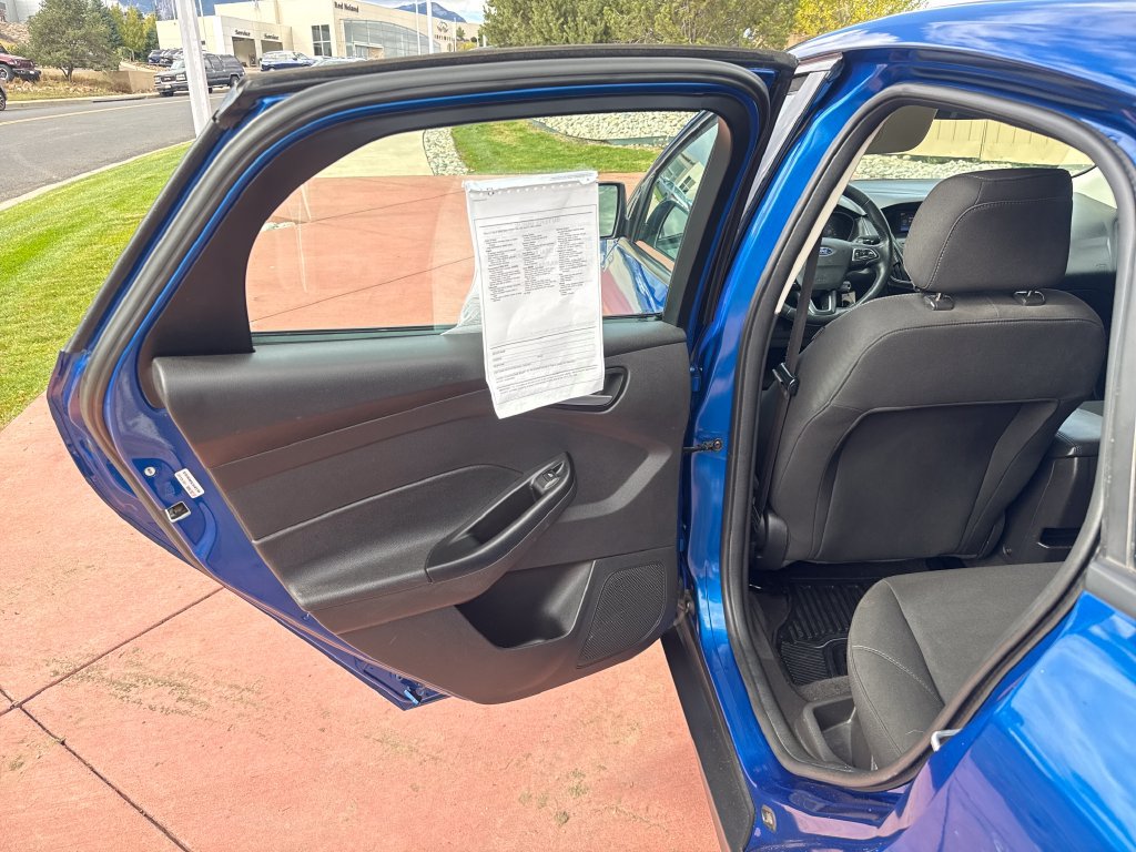 Used 2018 Ford Focus SE w/ Cold Weather Package FWD image 19