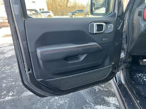 Used 2019 Jeep Wrangler Unlimited Rubicon w/ Dual Top Group image 14