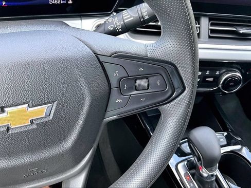 Used 2025 Chevrolet Trax LT FWD image 12
