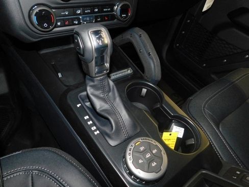 New 2025 Ford Bronco Badlands image 23