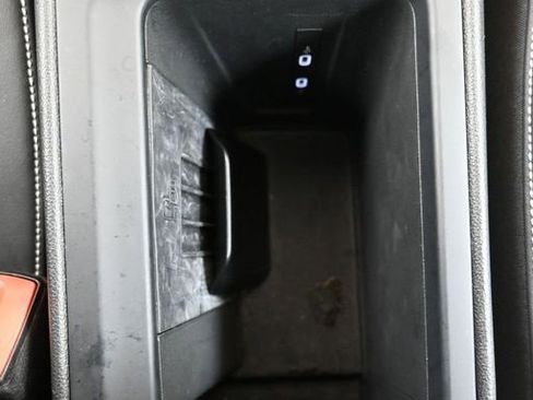 Used 2025 Volkswagen Tiguan SE w/ Panoramic Sunroof Package image 33