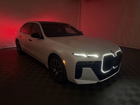 Used 2025 BMW 740i xDrive image 8