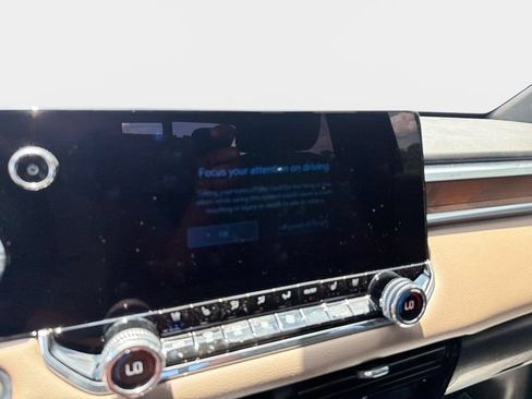 New 2026 GMC Canyon Denali w/ LPO, Denali Black Edition AWD/4WD image 22