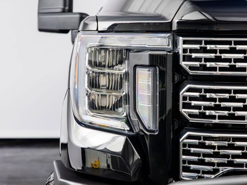 Used 2020 GMC Sierra 2500 Denali w/ Denali Ultimate Package AWD/4WD image 3