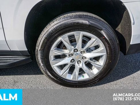 Used 2024 Chevrolet Suburban Premier RWD image 17