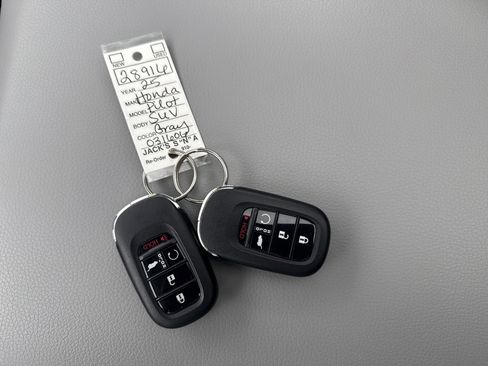 Used 2025 Honda Pilot Touring image 21