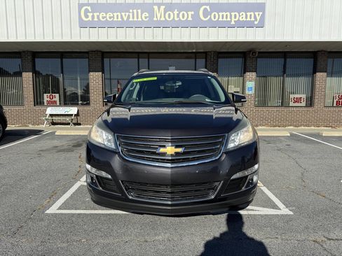 Used 2017 Chevrolet Traverse LT w/ Style and Technology Package image 2