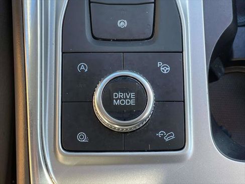 Used 2020 Ford Explorer Platinum w/ Premium Technology Package image 32