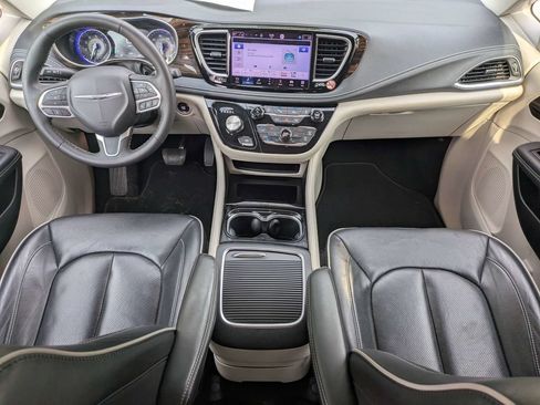 Used 2023 Chrysler Pacifica Limited FWD image 16