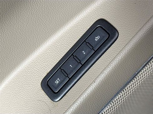 Used 2020 Chevrolet Tahoe LT w/ Luxury Package RWD image 30