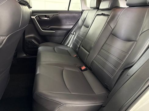 Used 2021 Toyota RAV4 XLE Premium image 11