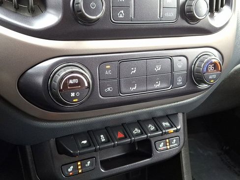 Used 2021 Chevrolet Colorado Z71 image 16