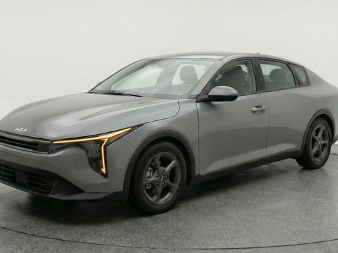 Used 2025 Kia K4 FWD image 3