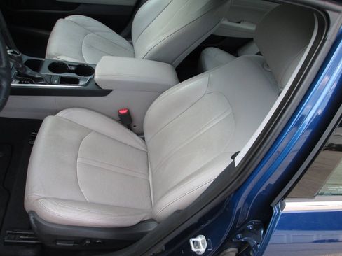 Used 2016 Hyundai Sonata Limited w/ Option Group 04 FWD image 15