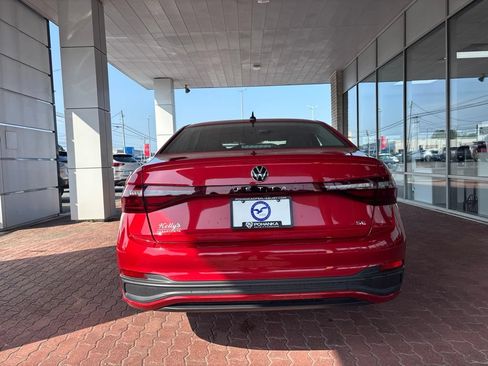 Used 2025 Volkswagen Jetta SE w/ Sunroof Package FWD image 10