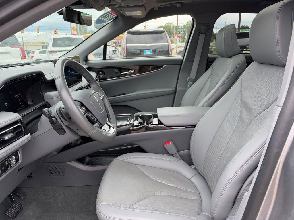 Used 2023 Lincoln Nautilus Reserve w/ Equipment Group 201A AWD/4WD image 10