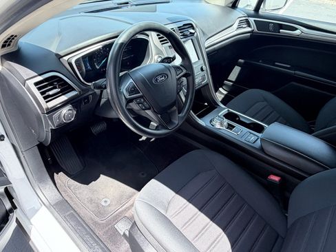 Used 2019 Ford Fusion SE FWD image 12