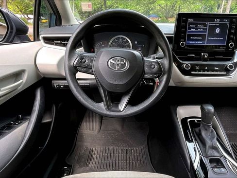 Used 2022 Toyota Corolla LE image 8