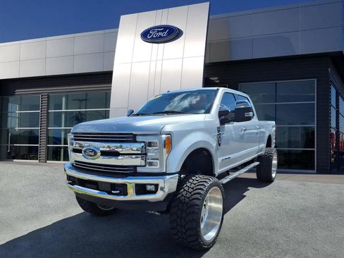 Certified 2017 Ford F250 Lariat w/ Lariat Ultimate Package AWD/4WD image 4