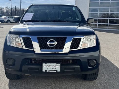 Used 2019 Nissan Frontier SV image 2