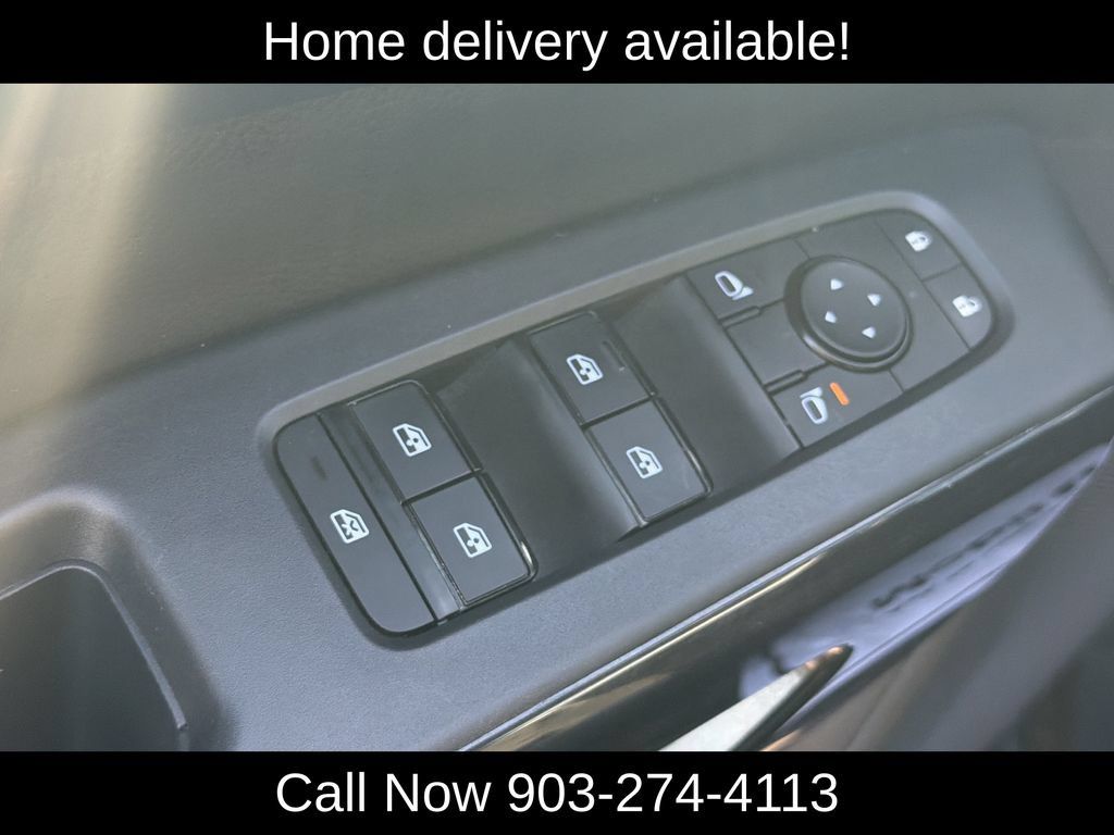 Used 2025 Nissan Pathfinder SV FWD image 16
