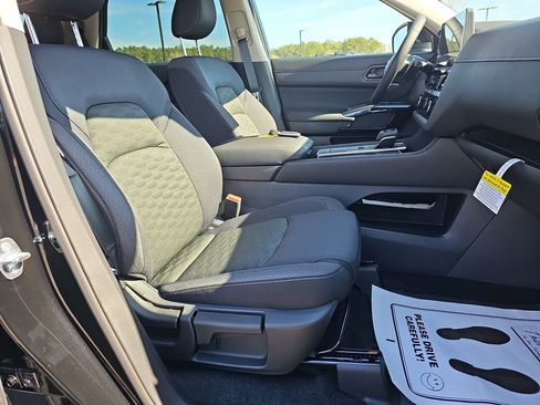 New 2026 Nissan Pathfinder Platinum FWD image 13