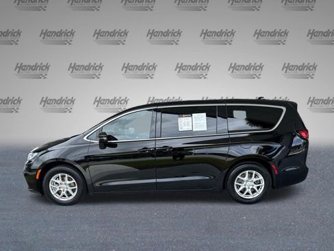 Used 2025 Chrysler Pacifica Select FWD image 6