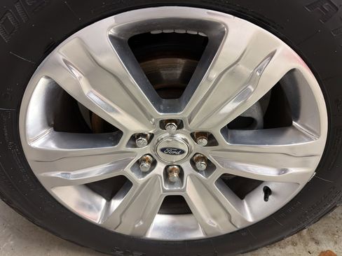 Used 2017 Ford F150 Platinum w/ Equipment Group 701A Luxury image 34