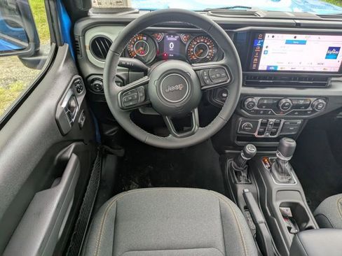 New 2025 Jeep Gladiator Sport image 13