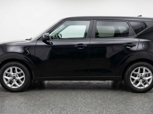 Used 2025 Kia Soul LX w/ LX Technology Package FWD image 5